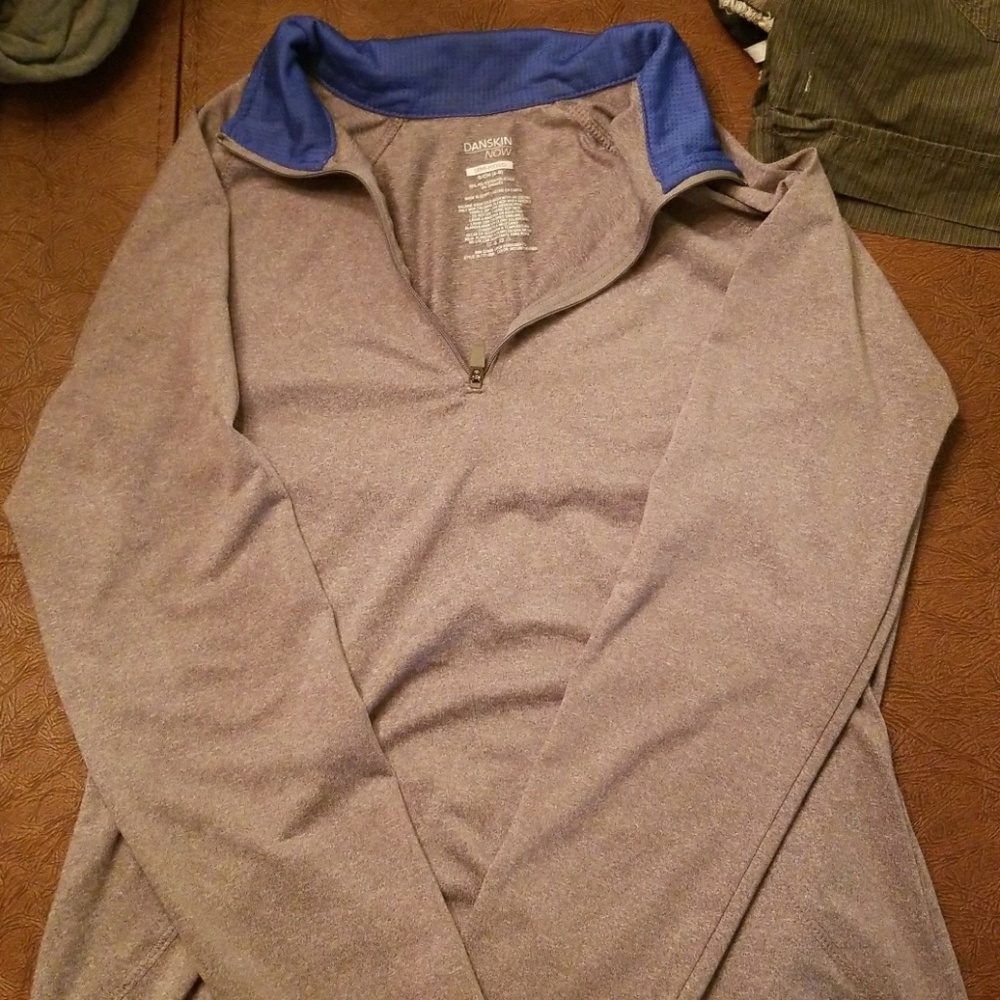 Size small danskin pull over